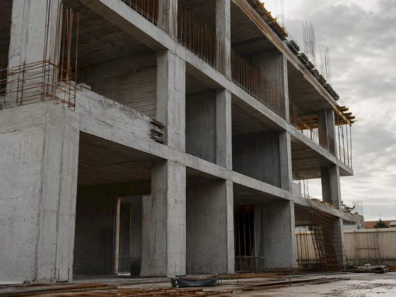 Obra de construção de um edifício habitacional em Portugal